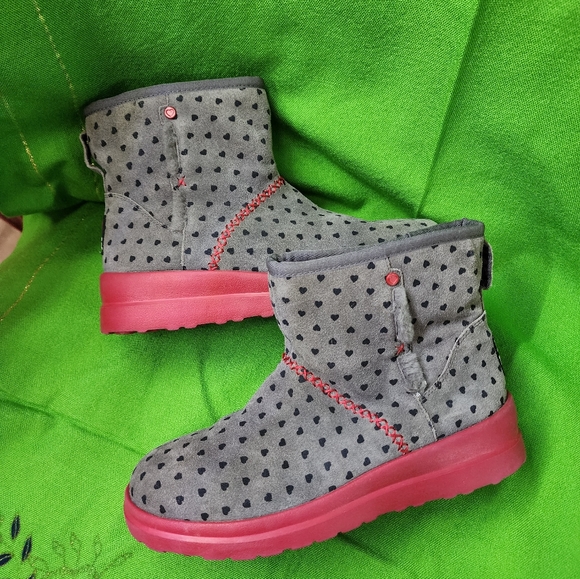 🌷UGG Short Women's Gray/Red Heart Boots Size 8 - Picture 15 of 15